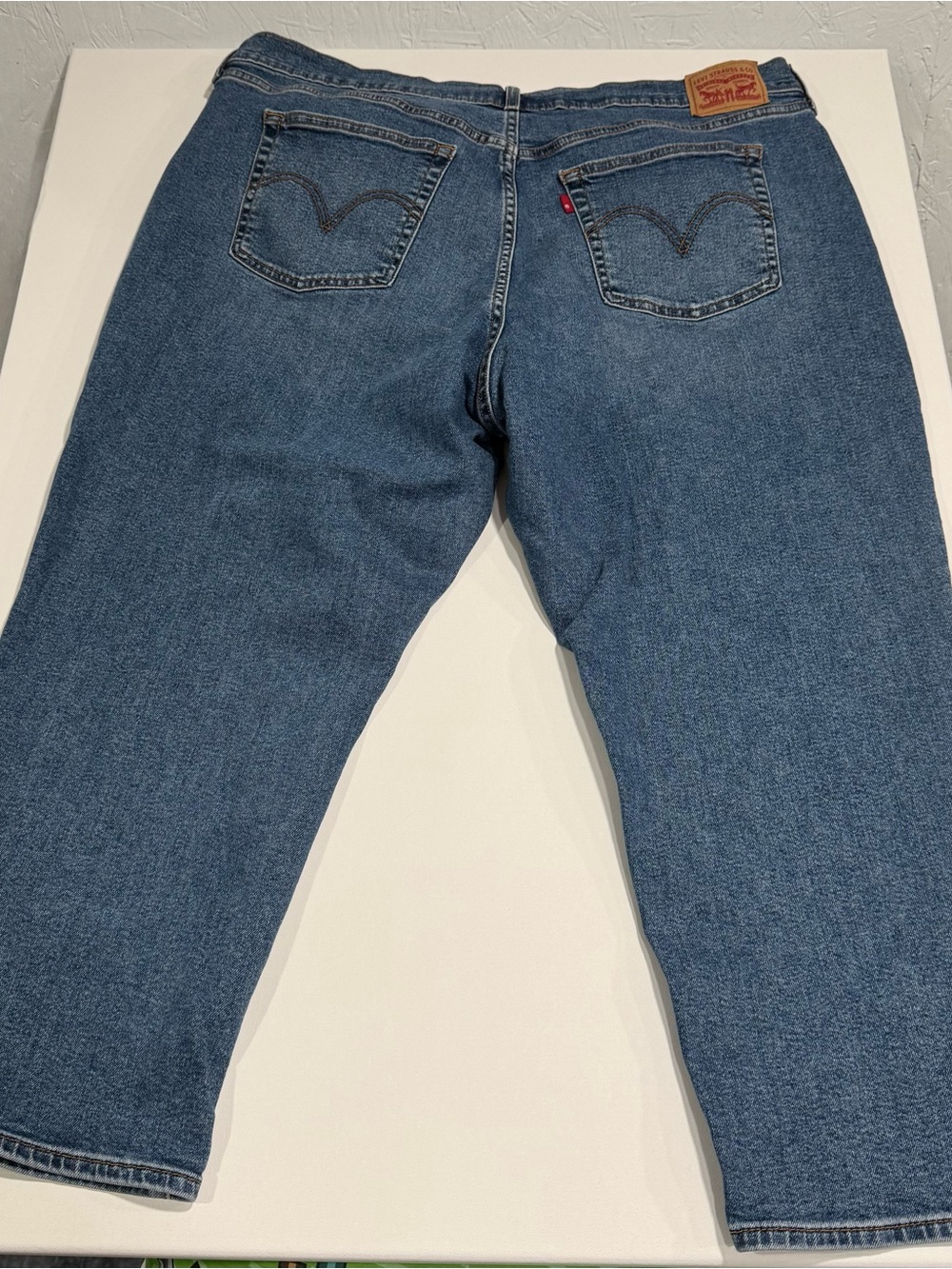 Levis Wedgie Straight Jeans Womens 24W Medium Wash Blue Denim Button Fly